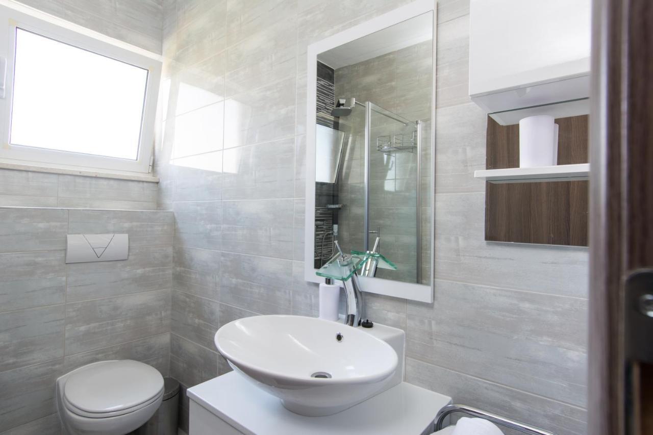 Lux Apartman S Pogledom Na More Trogir Eksteriør bilde