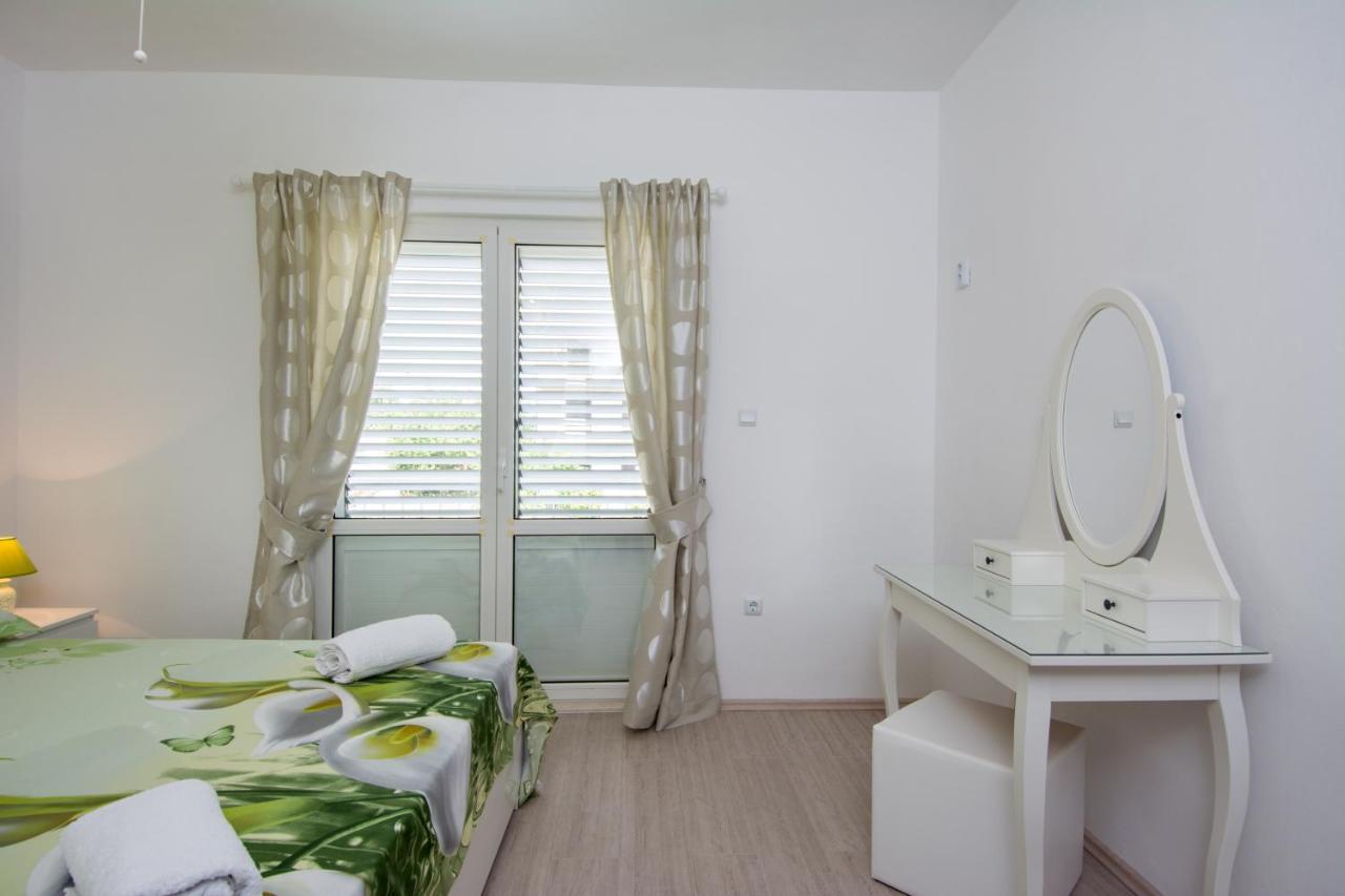 Lux Apartman S Pogledom Na More Trogir Eksteriør bilde