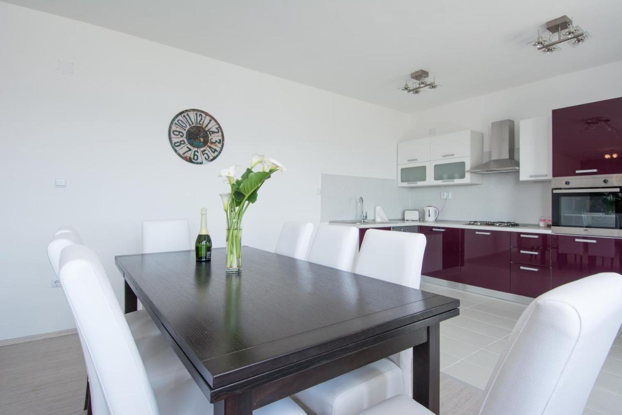Lux Apartman S Pogledom Na More Trogir Eksteriør bilde