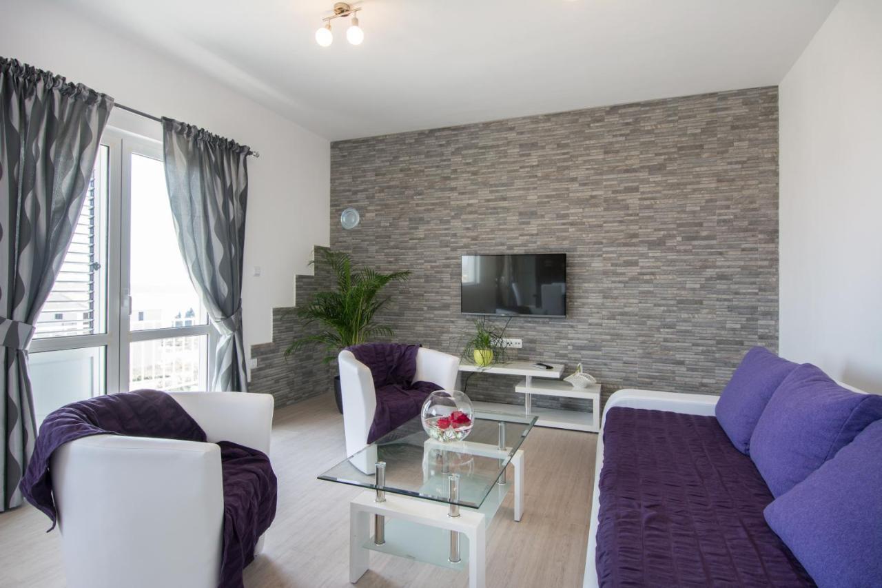Lux Apartman S Pogledom Na More Trogir Eksteriør bilde