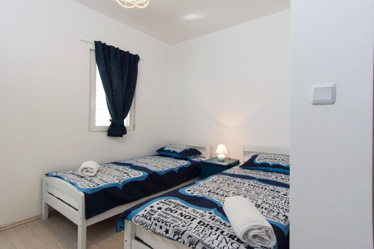 Lux Apartman S Pogledom Na More Trogir Eksteriør bilde