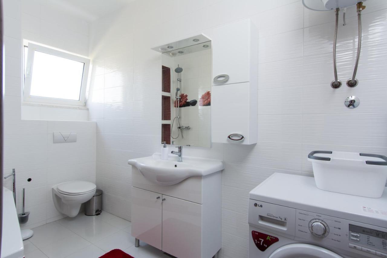 Lux Apartman S Pogledom Na More Trogir Eksteriør bilde
