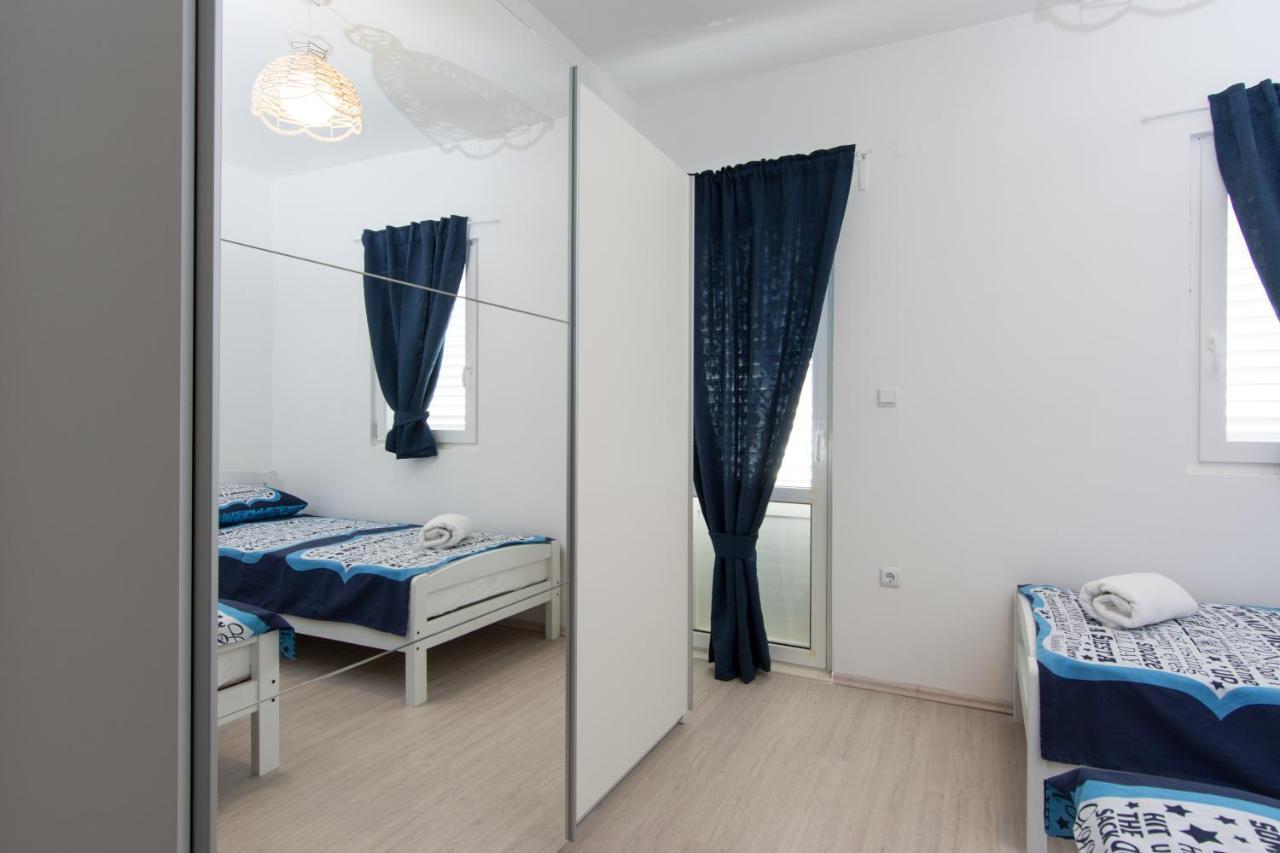 Lux Apartman S Pogledom Na More Trogir Eksteriør bilde
