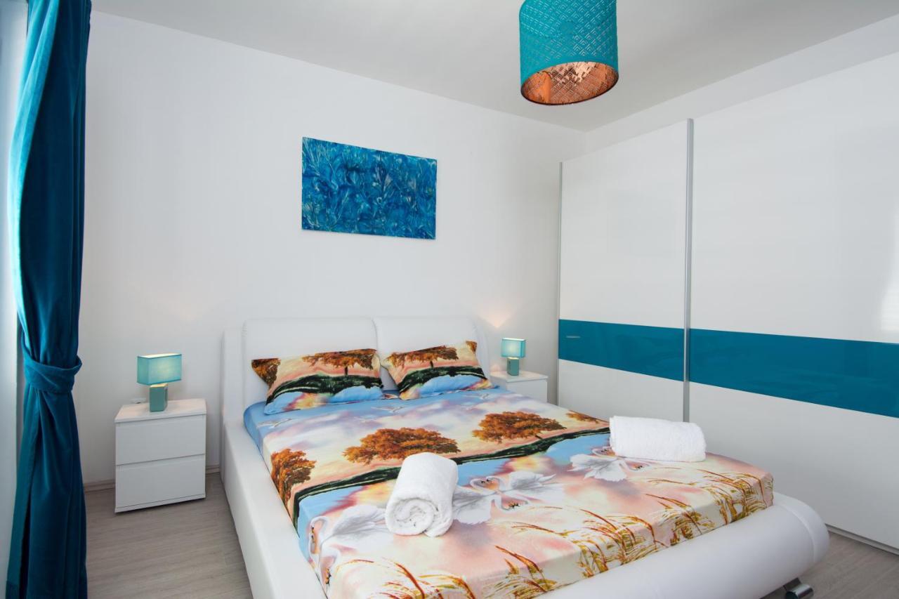 Lux Apartman S Pogledom Na More Trogir Eksteriør bilde
