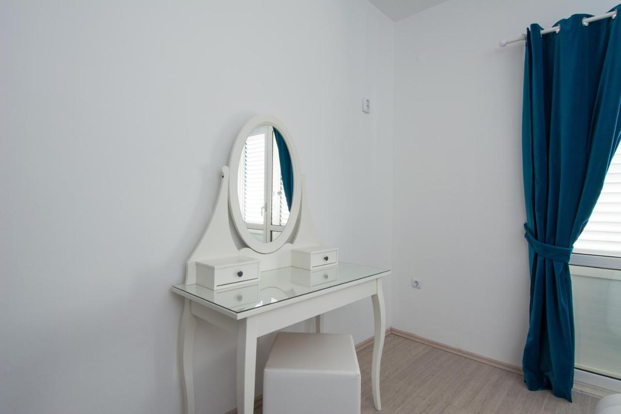 Lux Apartman S Pogledom Na More Trogir Eksteriør bilde
